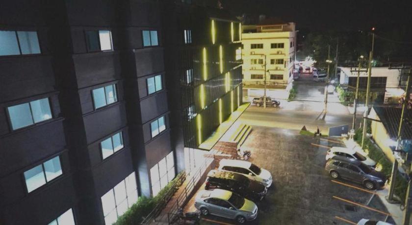 Prinn Hotel Районг Екстериор снимка