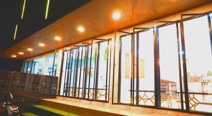 Prinn Hotel Районг Екстериор снимка