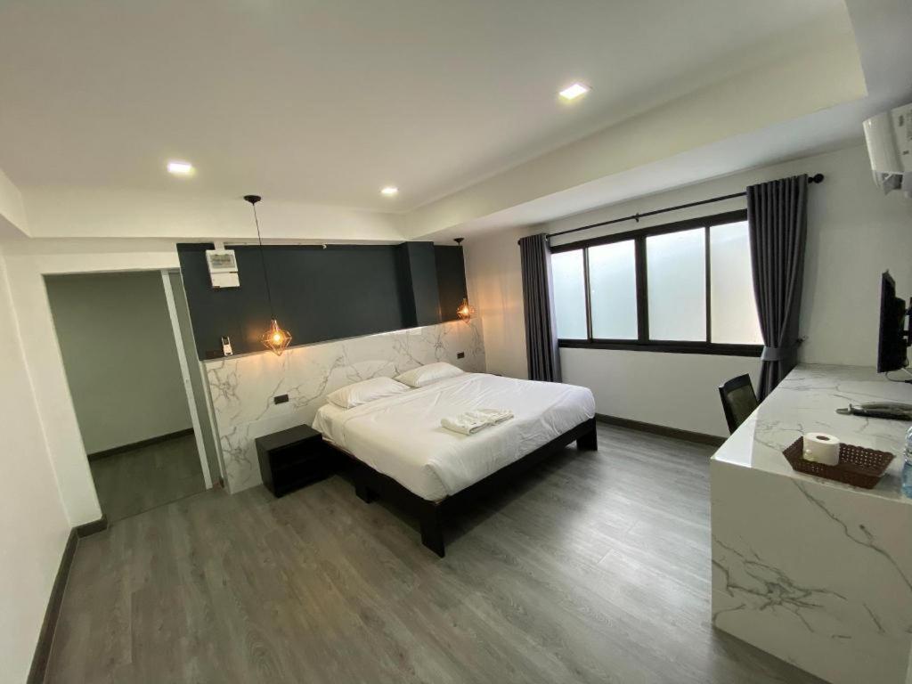 Prinn Hotel Районг Екстериор снимка